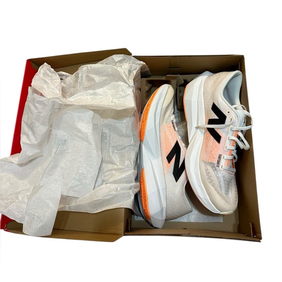 New Balance FuelCell Rebel v4 Size 11 Womens 9.5 Mens Orange White Running Shoe - Picture 1 of 11
